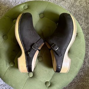 Dansko Berry Black Burnished Nubuck Mule